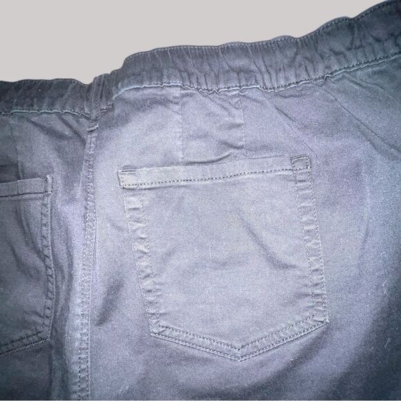 Torrid black stretchy comfy cuffed shorts!! - Picture 5 of 9